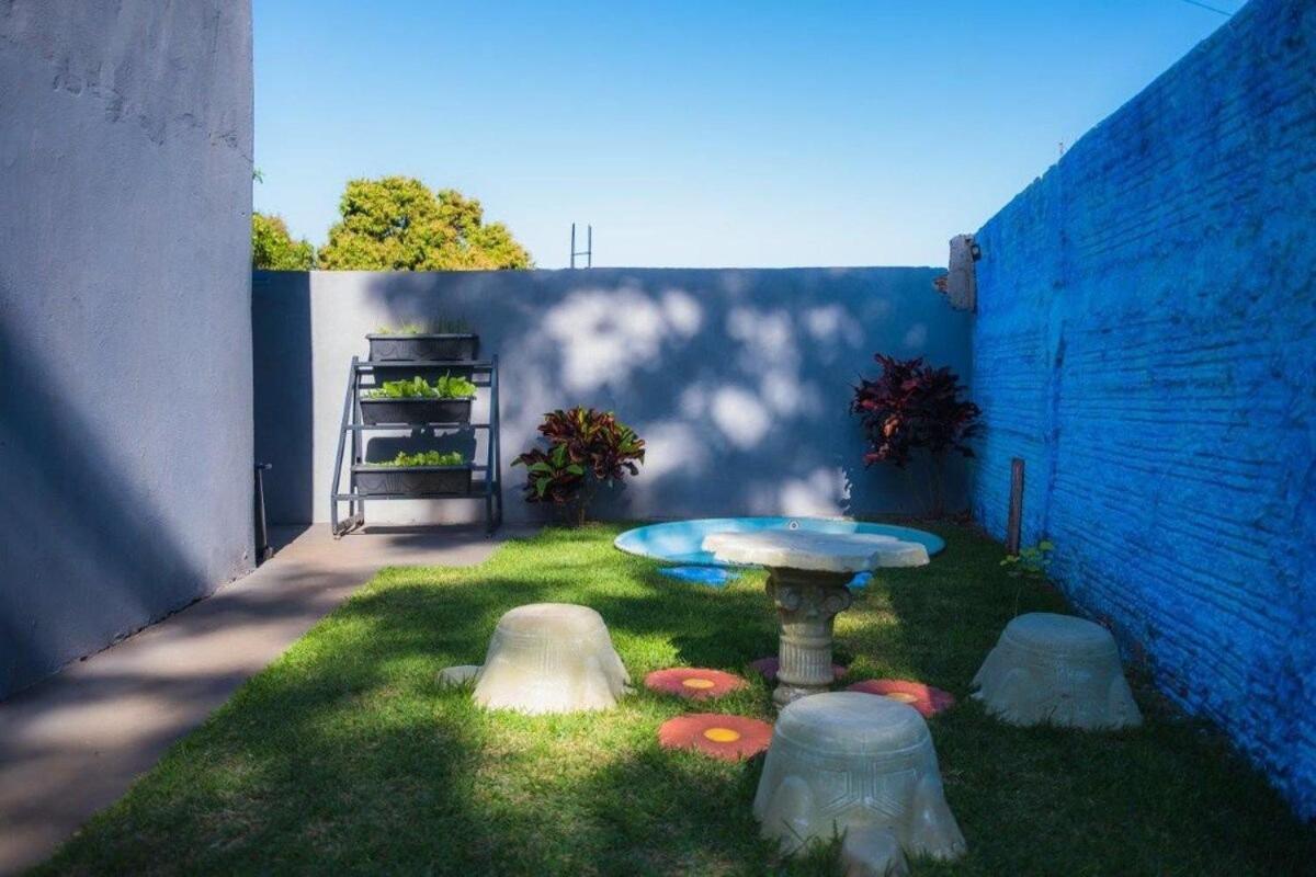 Casa com 2 suítes, cozinha completa , área de lazer, piscina infantil, 10 min do parque aquático