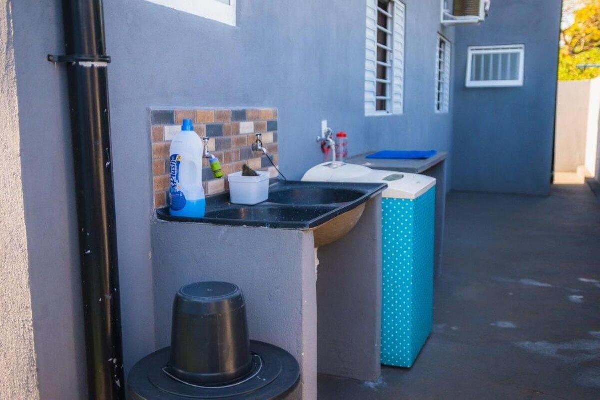 Casa com 2 suítes, cozinha completa , área de lazer, piscina infantil, 10 min do parque aquático