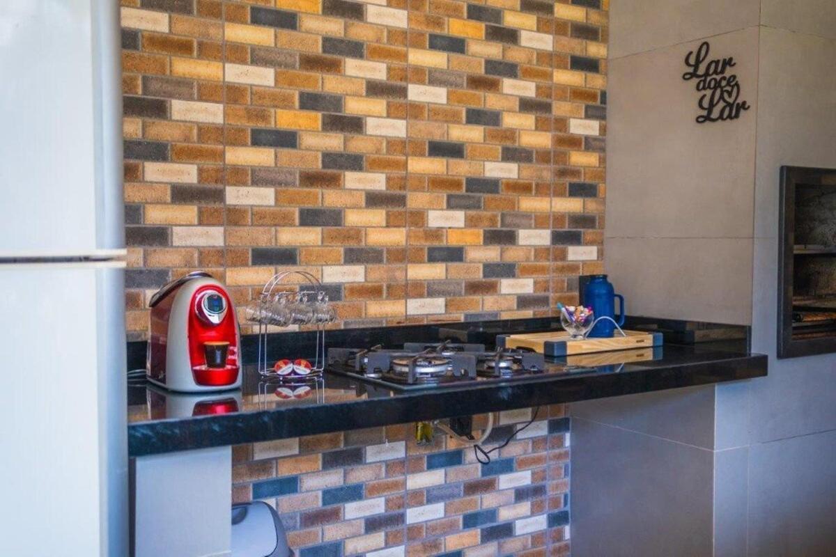Casa com 2 suítes, cozinha completa , área de lazer, piscina infantil, 10 min do parque aquático