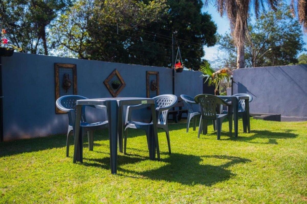 Casa com 2 suítes, cozinha completa , área de lazer, piscina infantil, 10 min do parque aquático