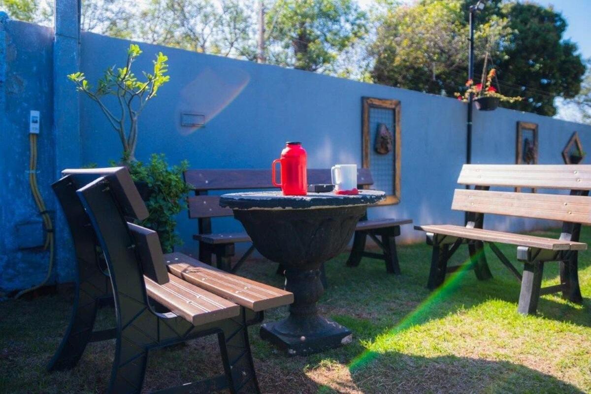 Casa com 2 suítes, cozinha completa , área de lazer, piscina infantil, 10 min do parque aquático