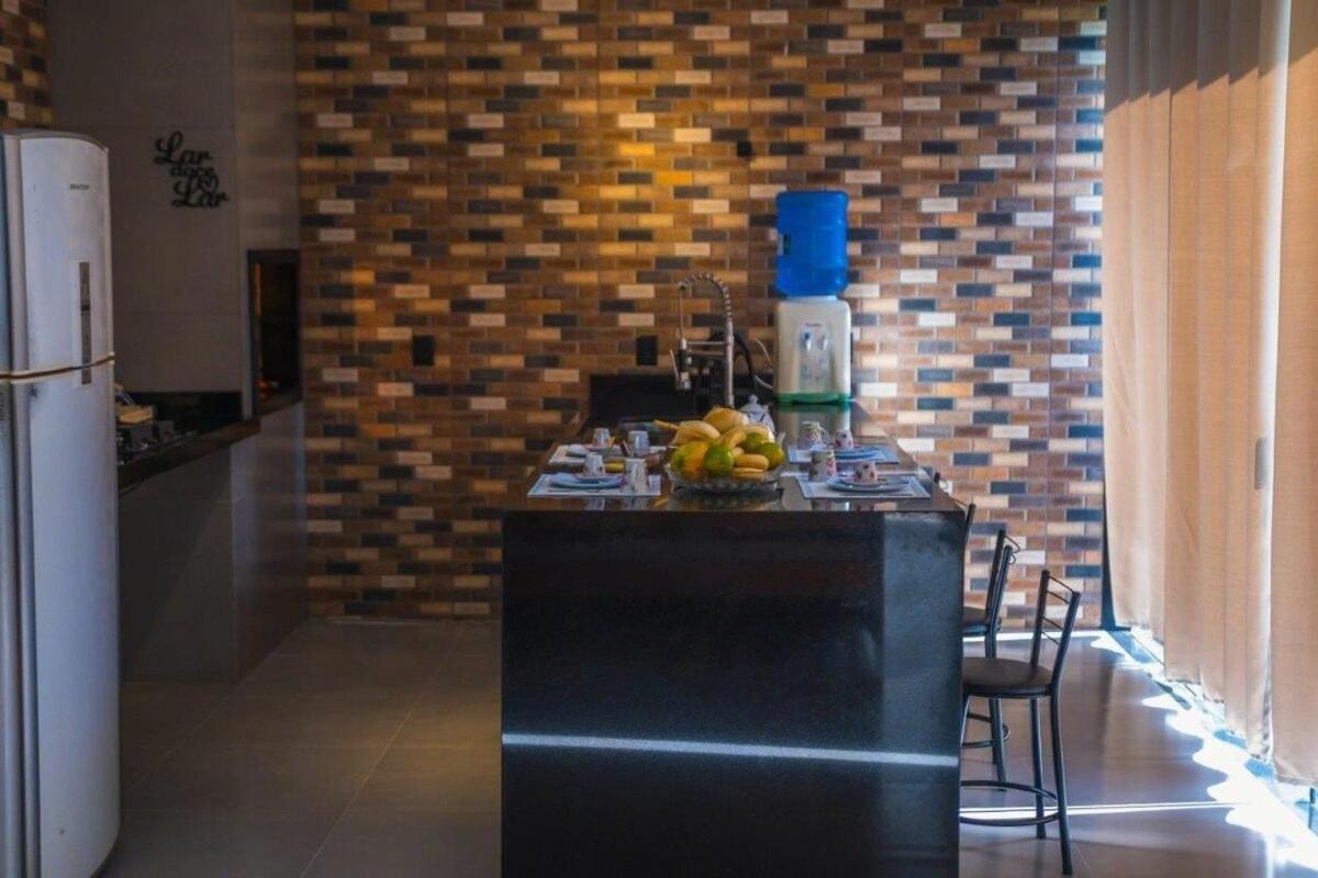 Casa com 2 suítes, cozinha completa , área de lazer, piscina infantil, 10 min do parque aquático