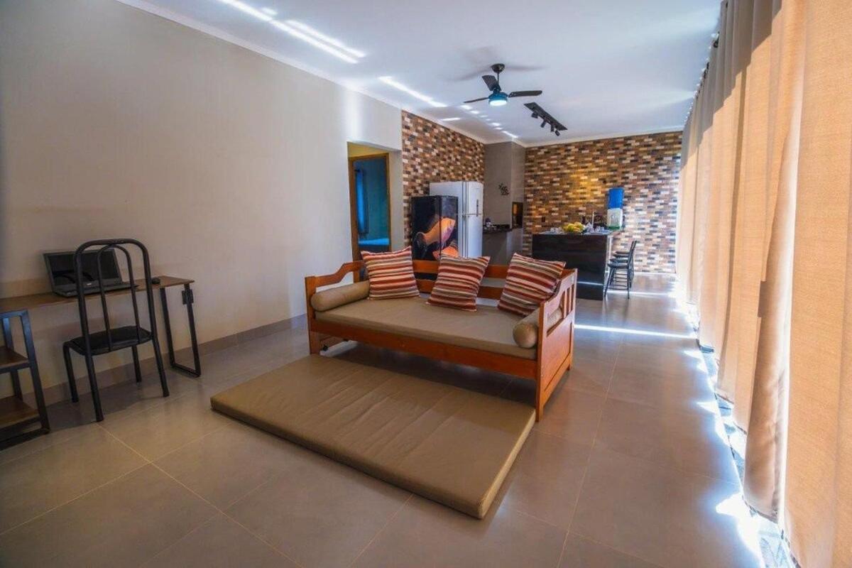 Casa com 2 suítes, cozinha completa , área de lazer, piscina infantil, 10 min do parque aquático