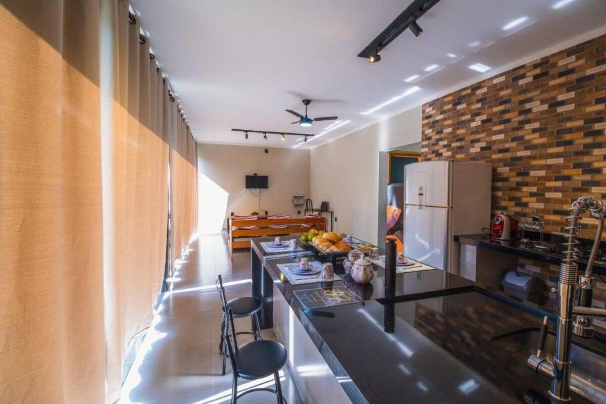 Casa com 2 suítes, cozinha completa , área de lazer, piscina infantil, 10 min do parque aquático