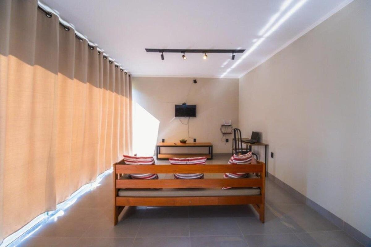 Casa com 2 suítes, cozinha completa , área de lazer, piscina infantil, 10 min do parque aquático