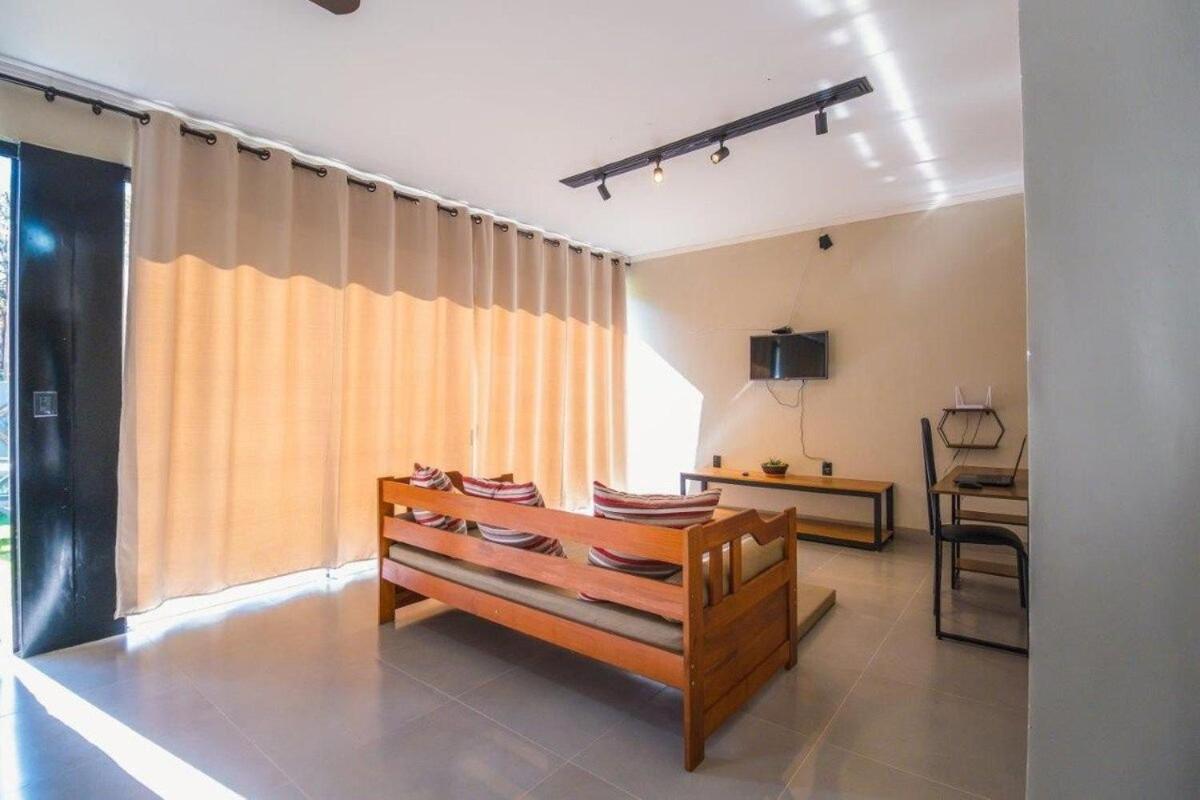 Casa com 2 suítes, cozinha completa , área de lazer, piscina infantil, 10 min do parque aquático