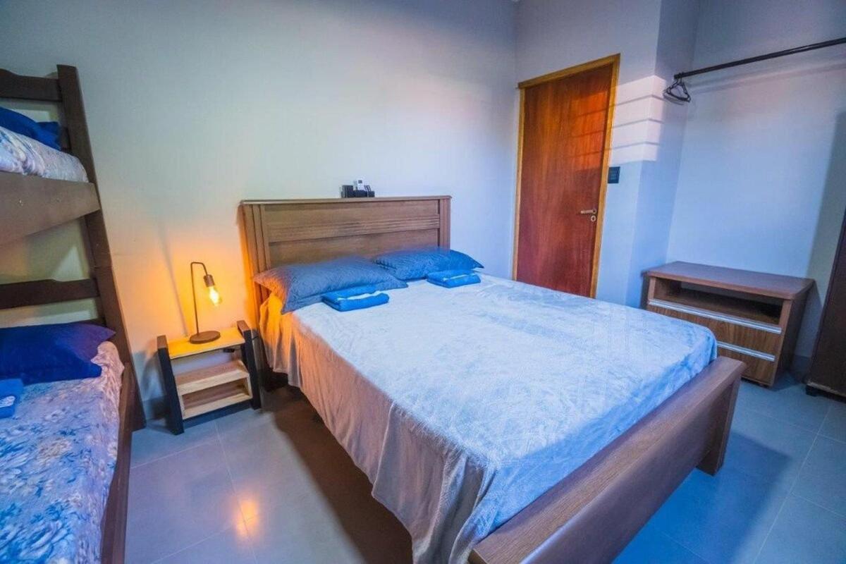 Casa com 2 suítes, cozinha completa , área de lazer, piscina infantil, 10 min do parque aquático