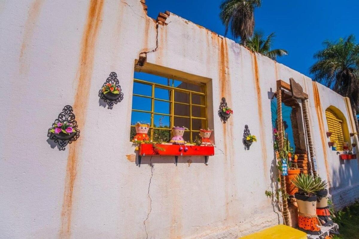 Casa com 2 suítes, cozinha completa , área de lazer, piscina infantil, 10 min do parque aquático