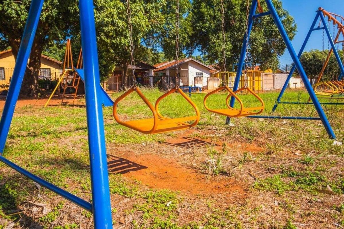 Casa com 2 suítes, cozinha completa , área de lazer, piscina infantil, 10 min do parque aquático