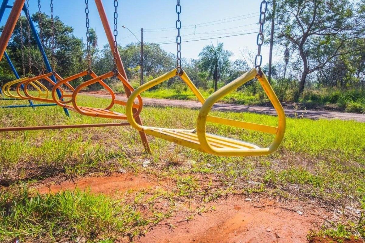 Casa com 2 suítes, cozinha completa , área de lazer, piscina infantil, 10 min do parque aquático