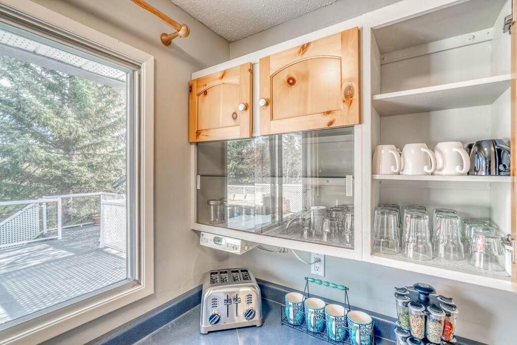 Boho Retreat w/King Bed on Bow River Pathway