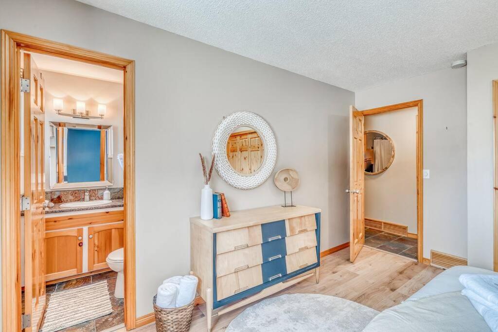 Boho Retreat w/King Bed on Bow River Pathway