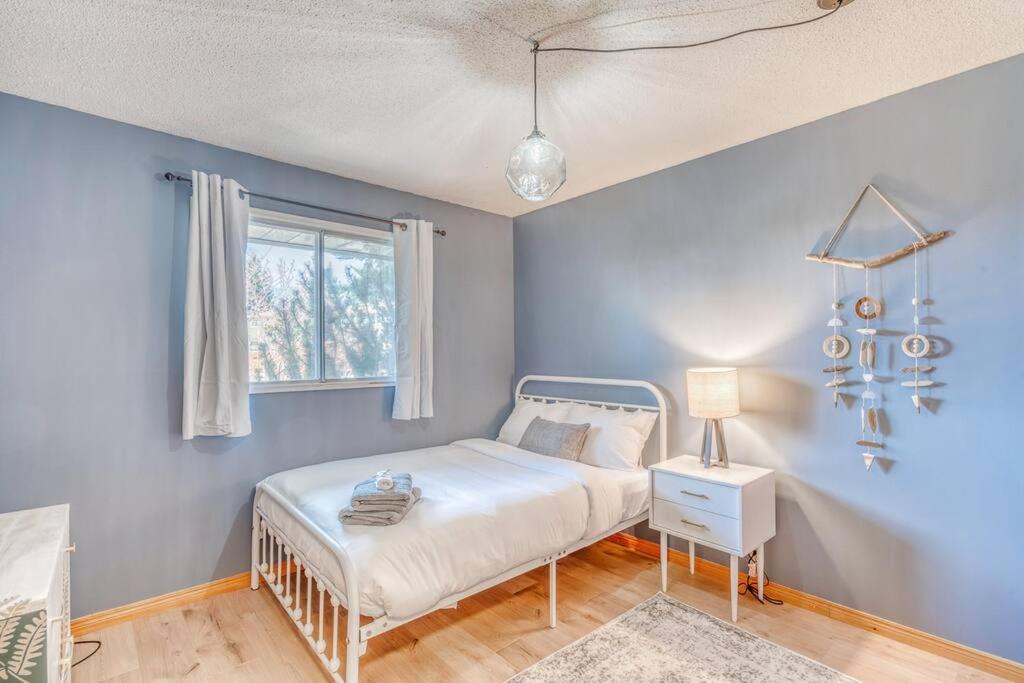 Boho Retreat w/King Bed on Bow River Pathway
