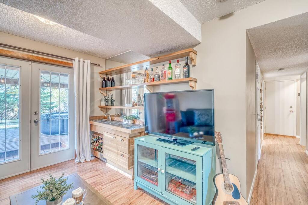 Boho Retreat w/King Bed on Bow River Pathway