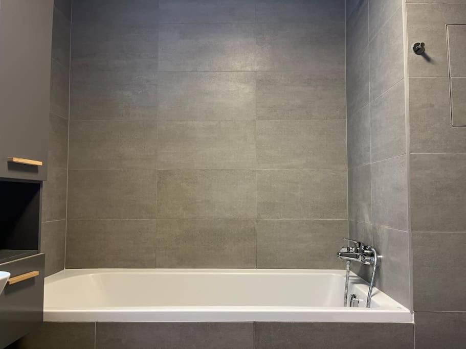 Apartman Holesovice,balkon,garaz