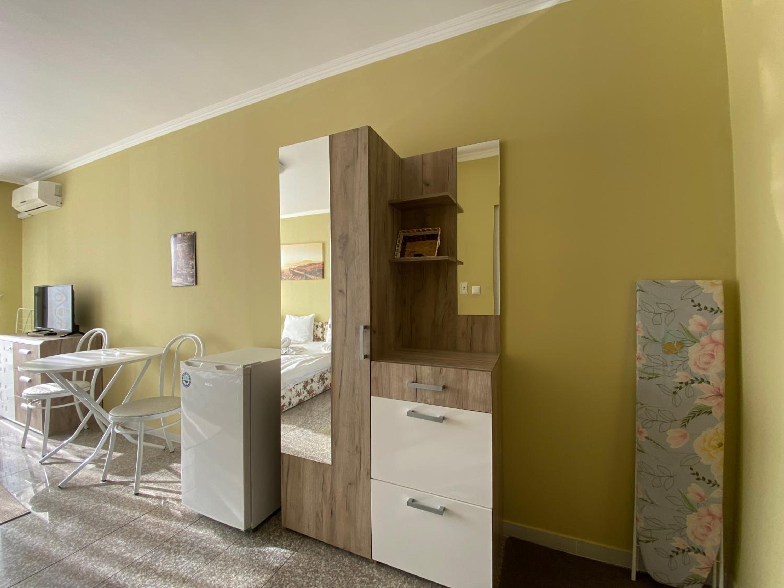 ADMIRAL PLAZA C 45 One Bedroom Apartment