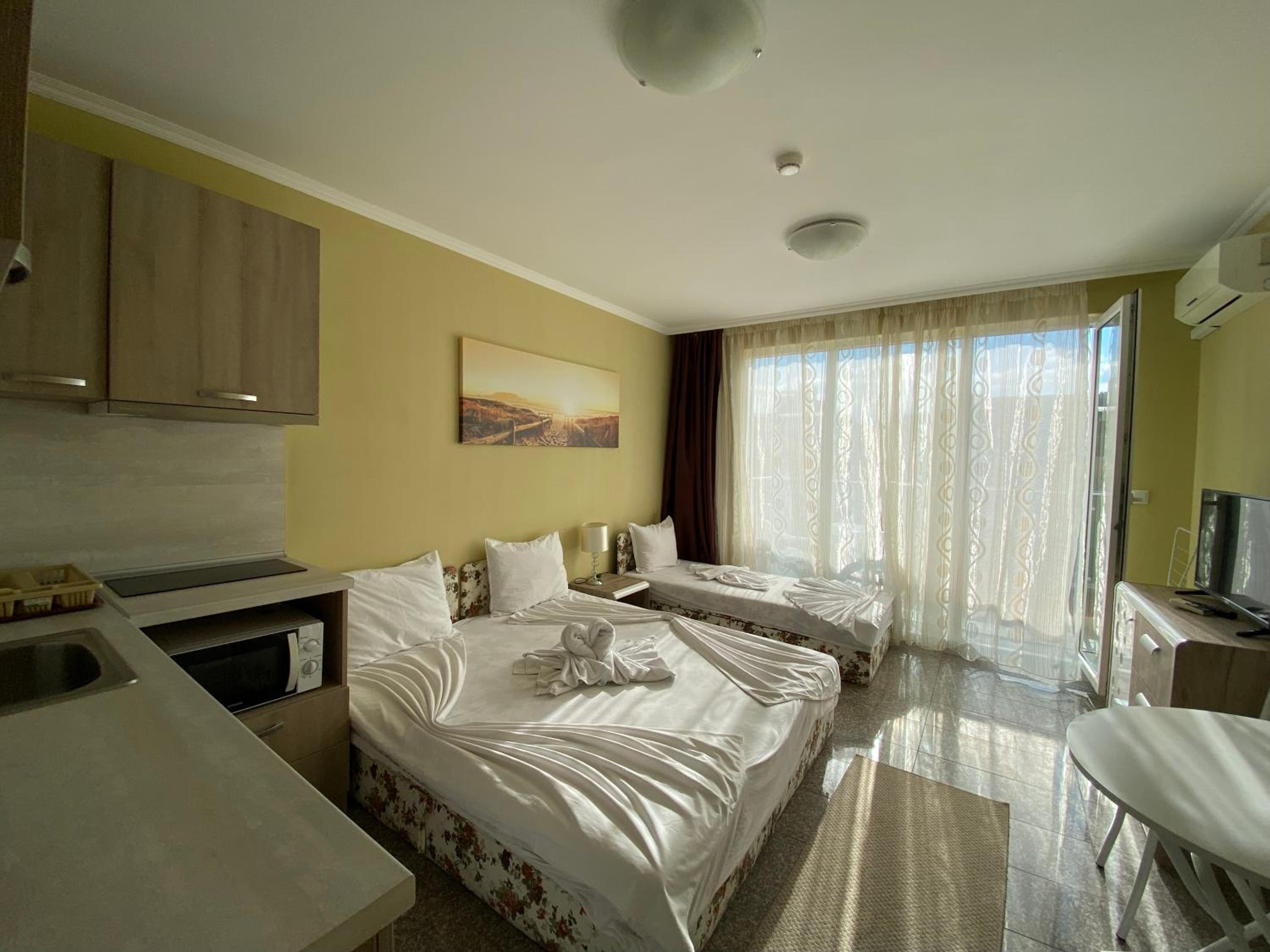 ADMIRAL PLAZA C 45 One Bedroom Apartment