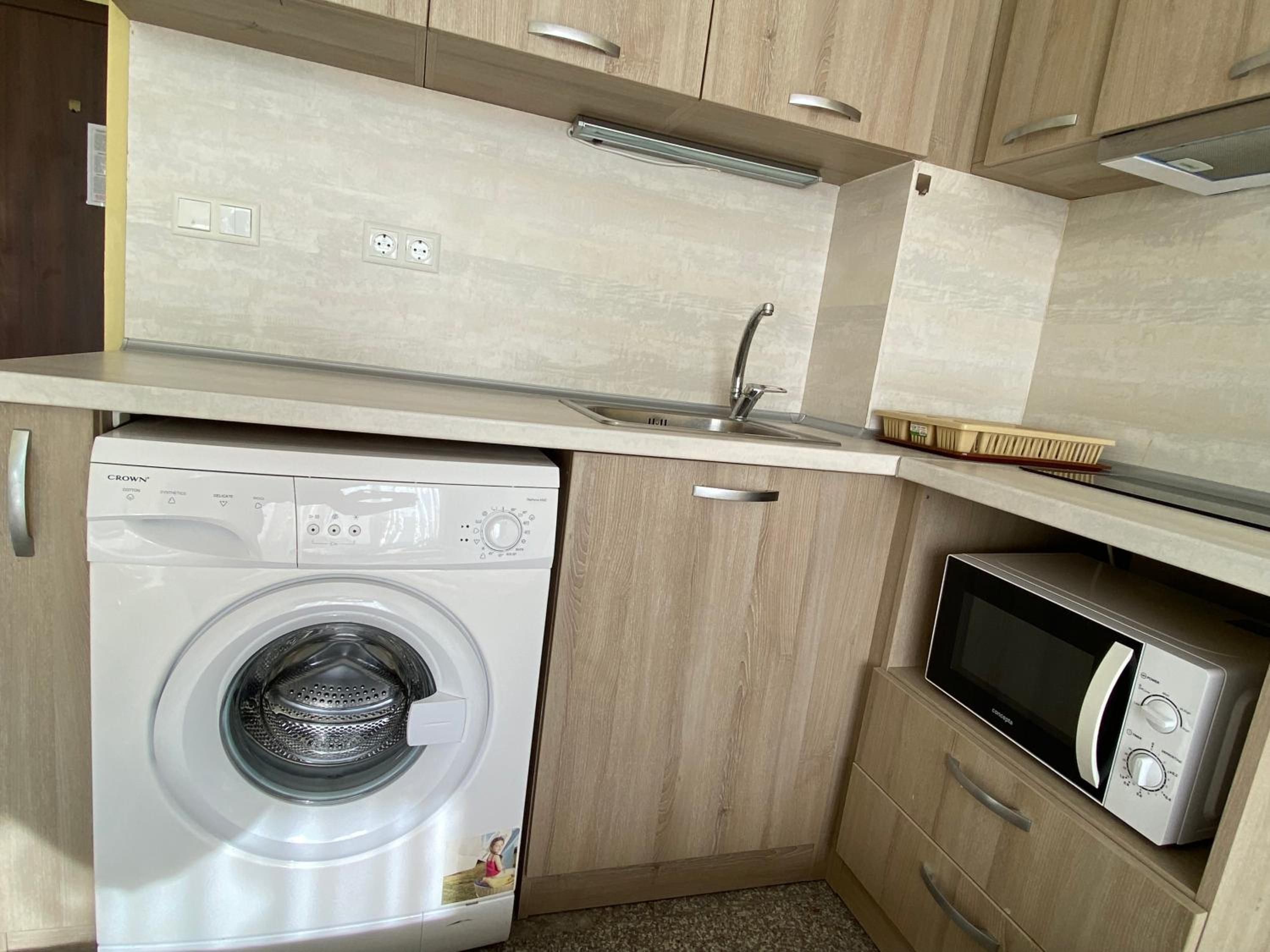 ADMIRAL PLAZA C 45 One Bedroom Apartment