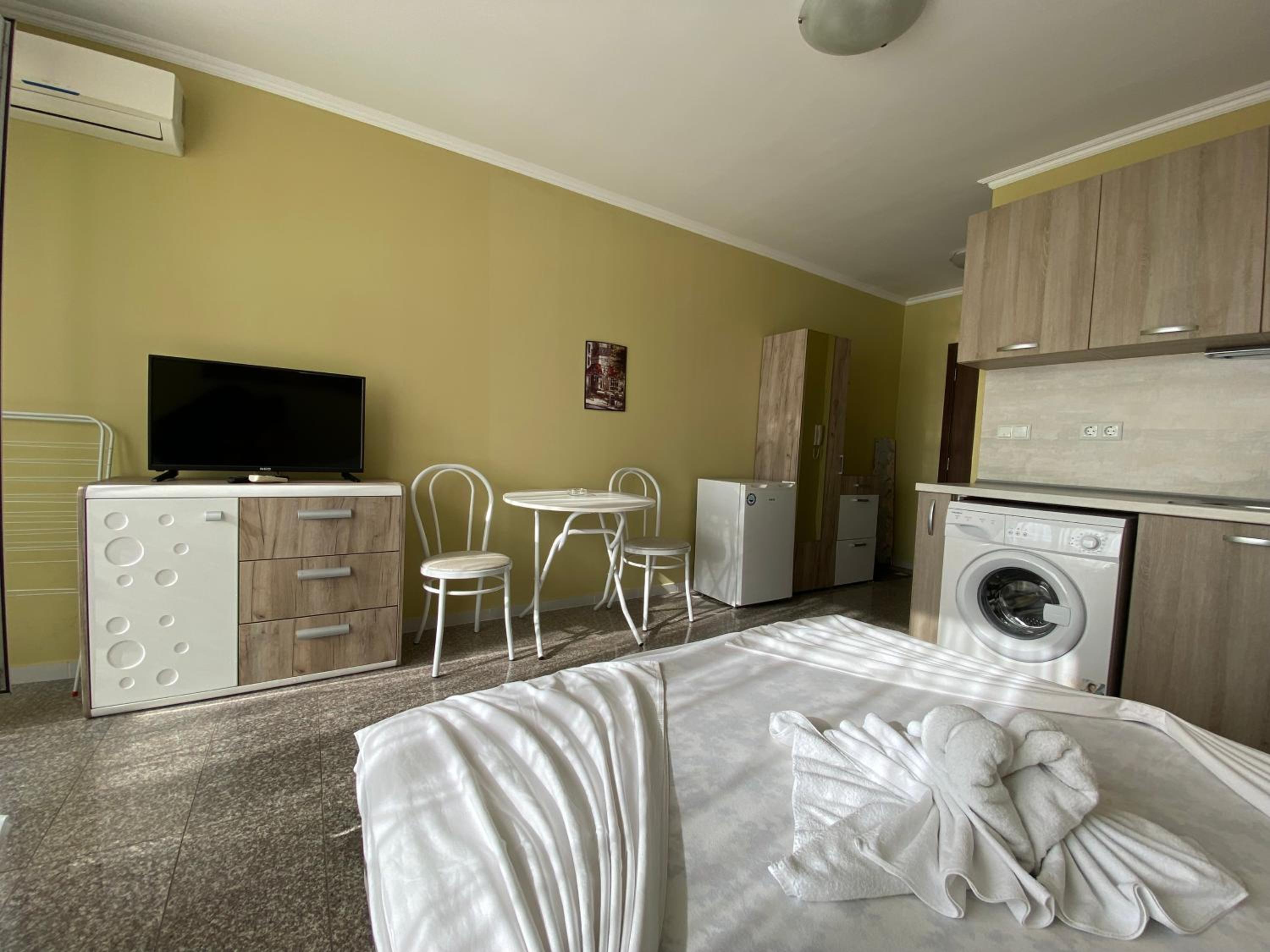 ADMIRAL PLAZA C 45 One Bedroom Apartment