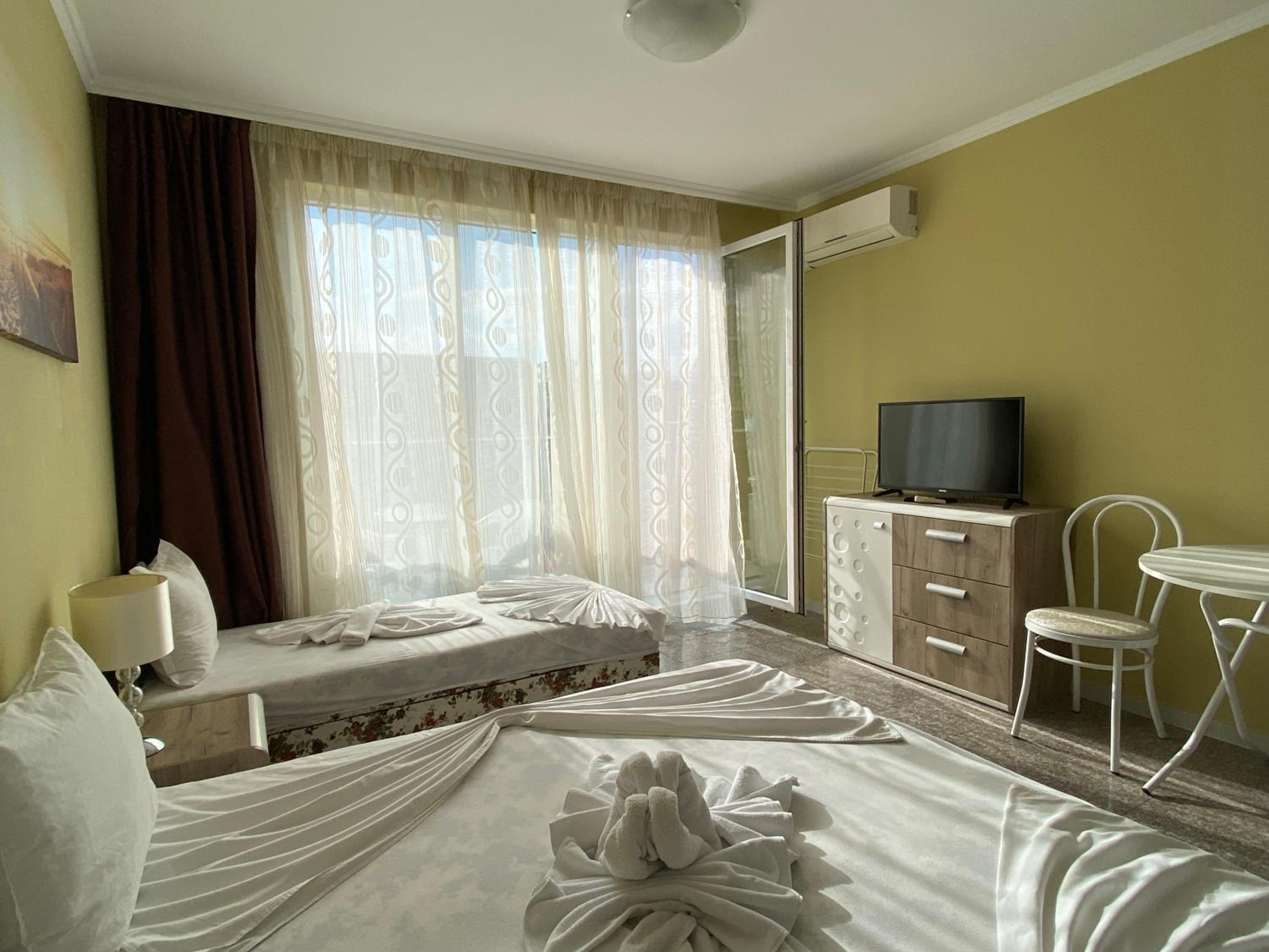 ADMIRAL PLAZA C 45 One Bedroom Apartment