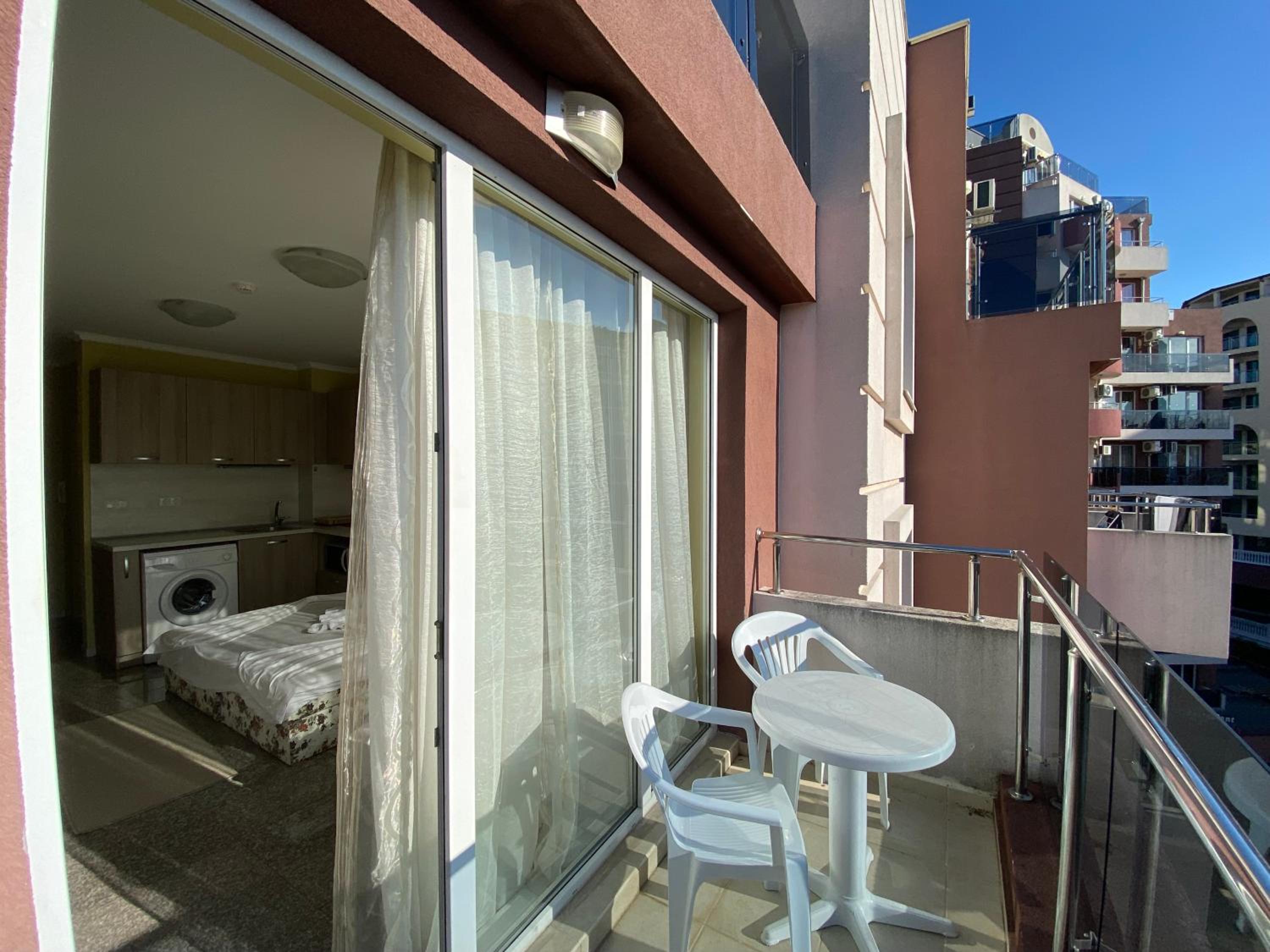 ADMIRAL PLAZA C 45 One Bedroom Apartment