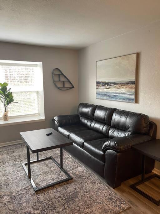 The Carolyn - 2 Bedroom Apt in Quilt Town, USA view 3