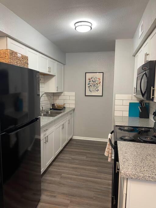 The Carolyn - 2 Bedroom Apt in Quilt Town, USA view 4