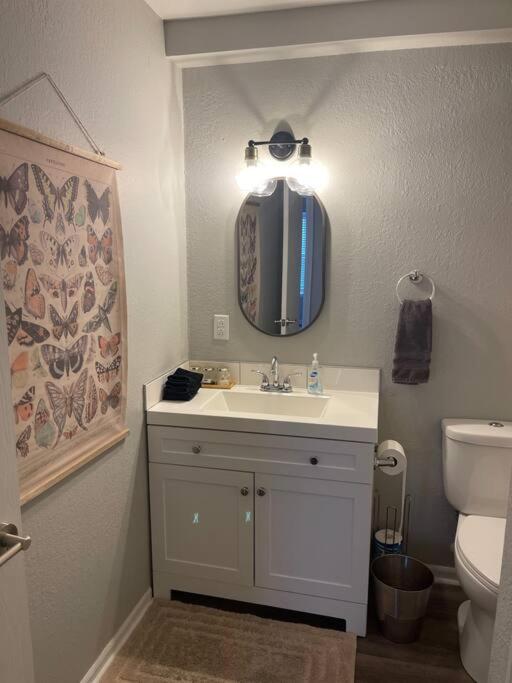 The Delores - 2 Bedroom Apt in Quilt Town, USA view 5