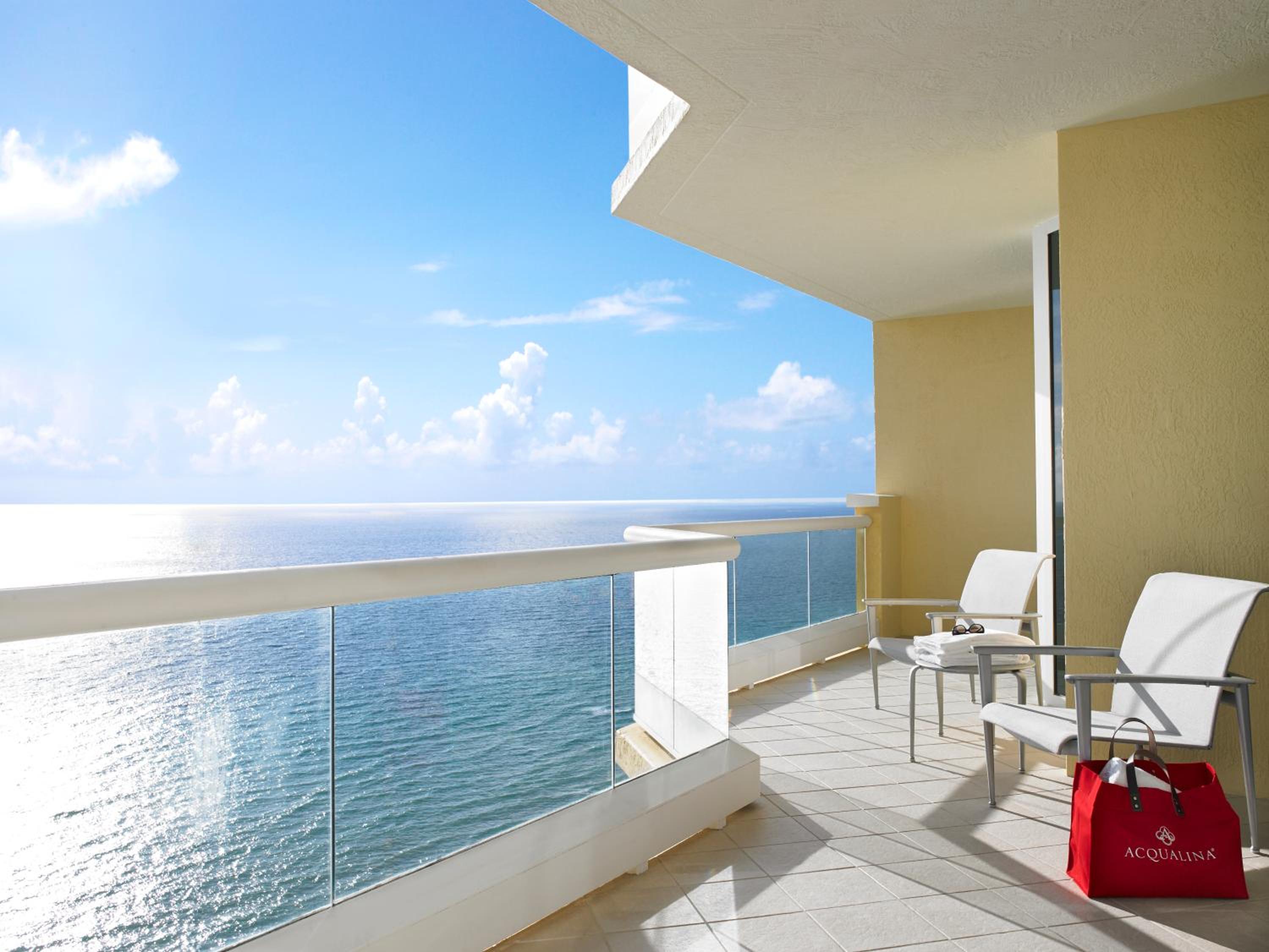 Hotel Acqualina Resort & Residences On The Beach