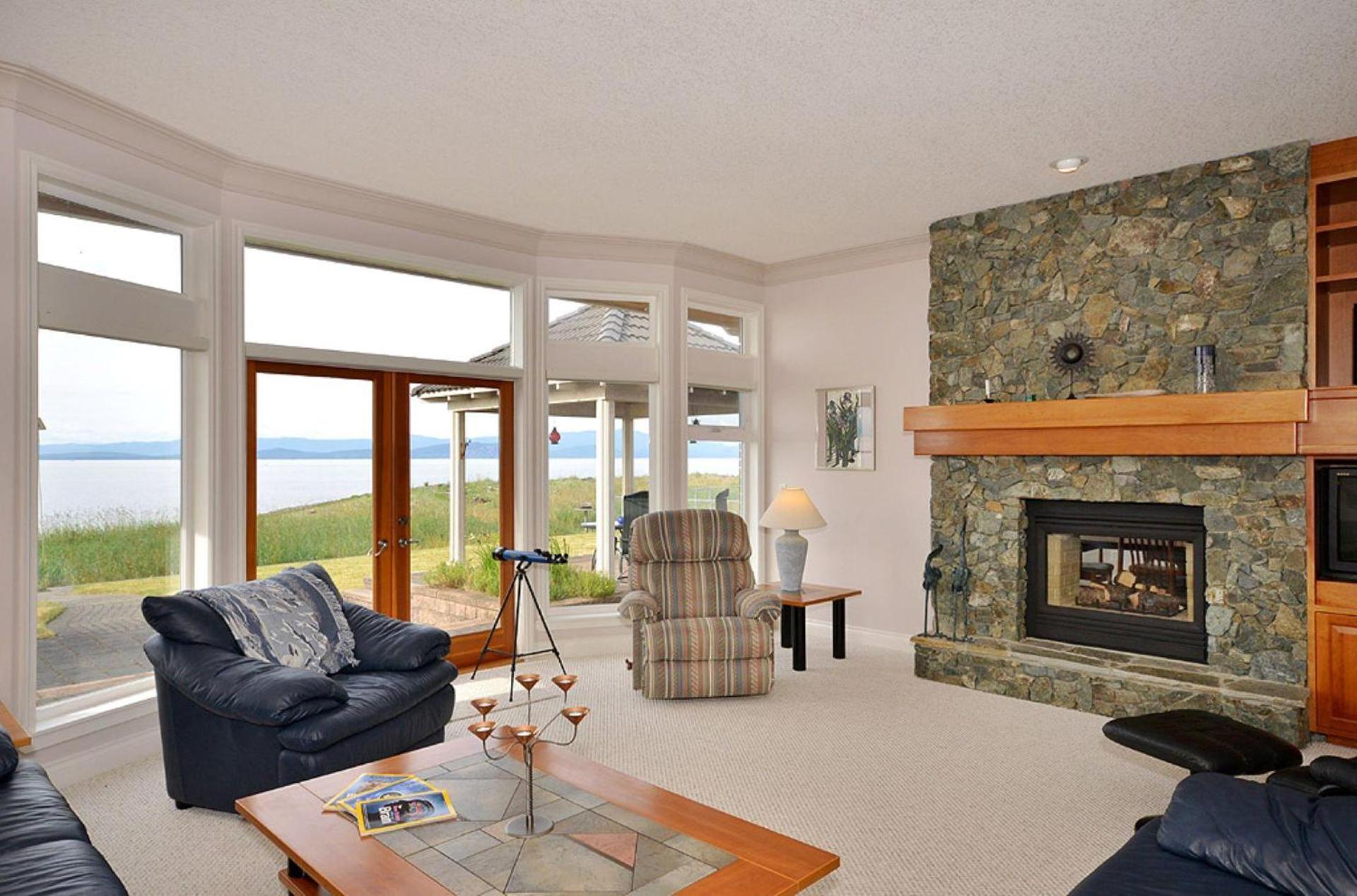 Parksville Vacations - Columbia Beach House - Property Image 2