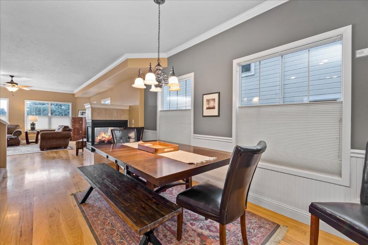 Spacious 3 Story Home in the Boise Foothills view 2