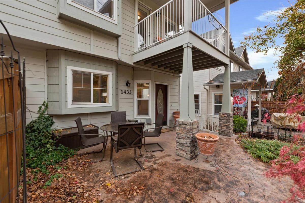Spacious 3 Story Home in the Boise Foothills view 5