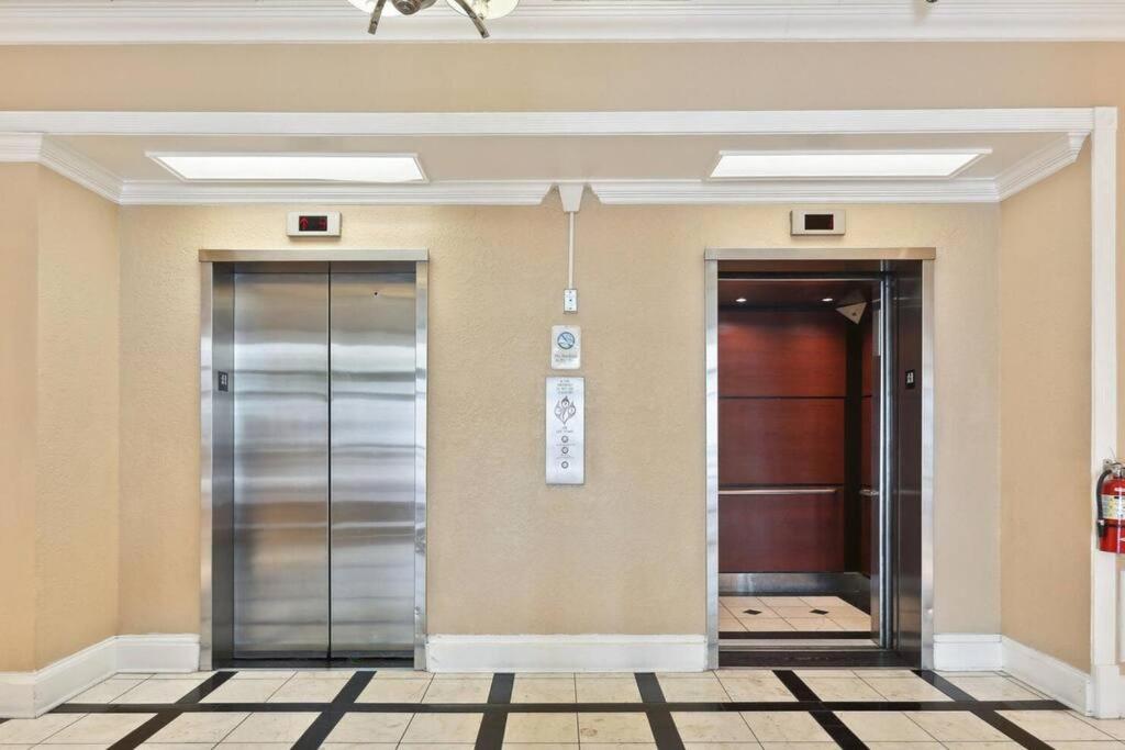 Cozy Downtown One Bedroom Condo Jacksonville view 3