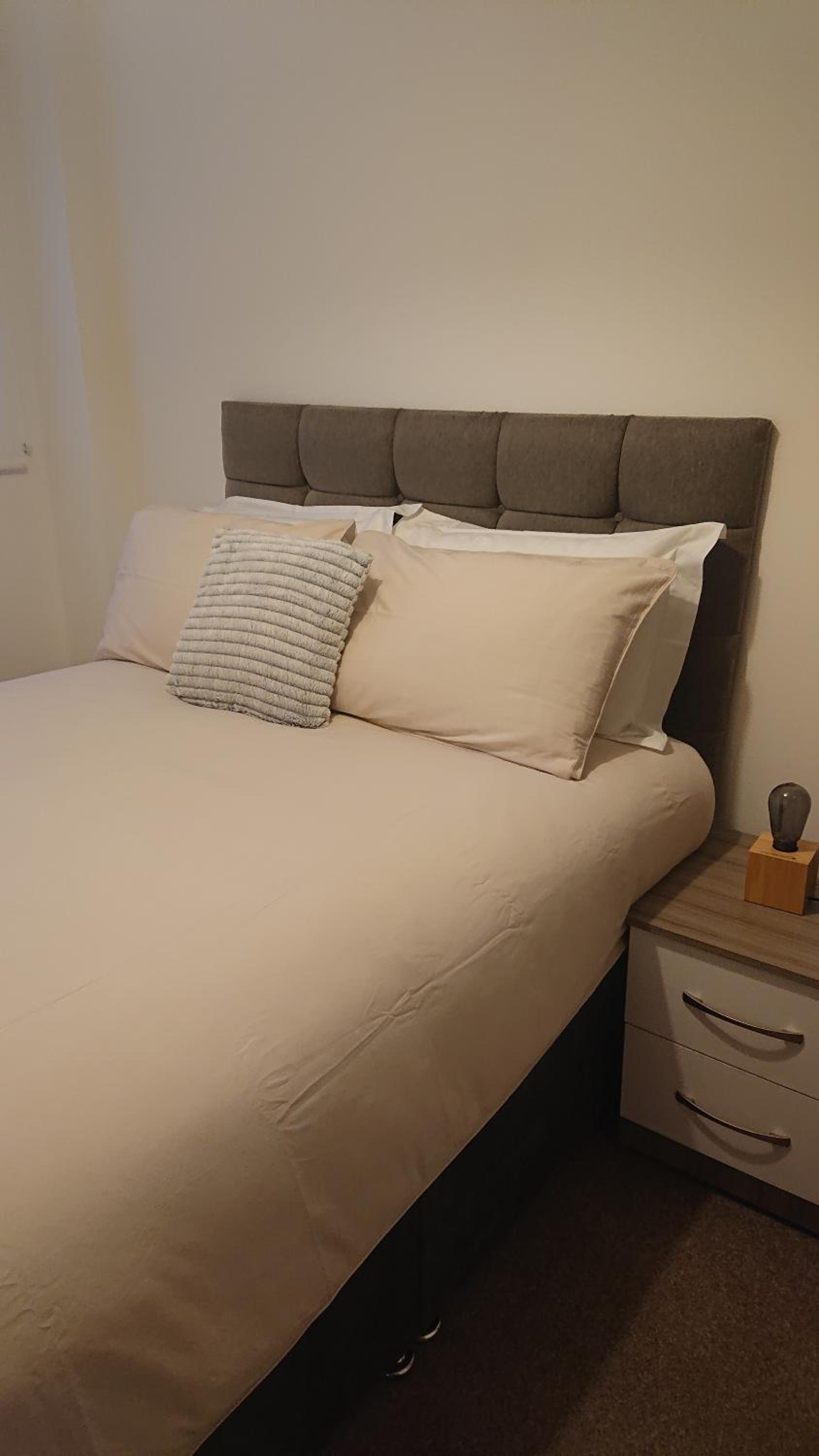 Bright, Nice Interior, Close to the City, 2 Bedroom Apartment