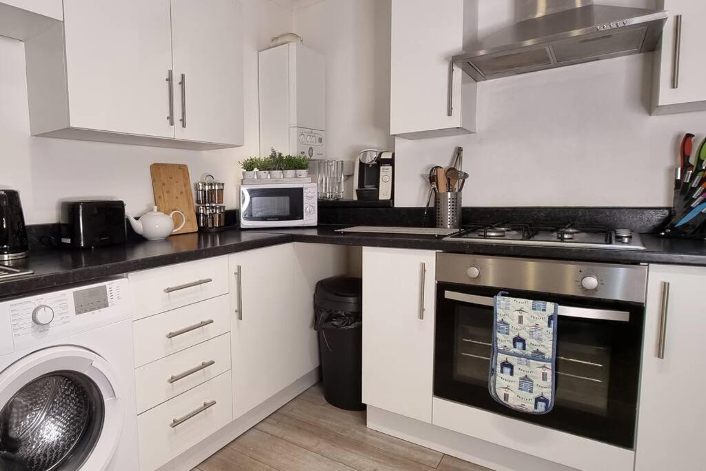 Cosy 3BR Hastings House in Maidstone Kent view 2
