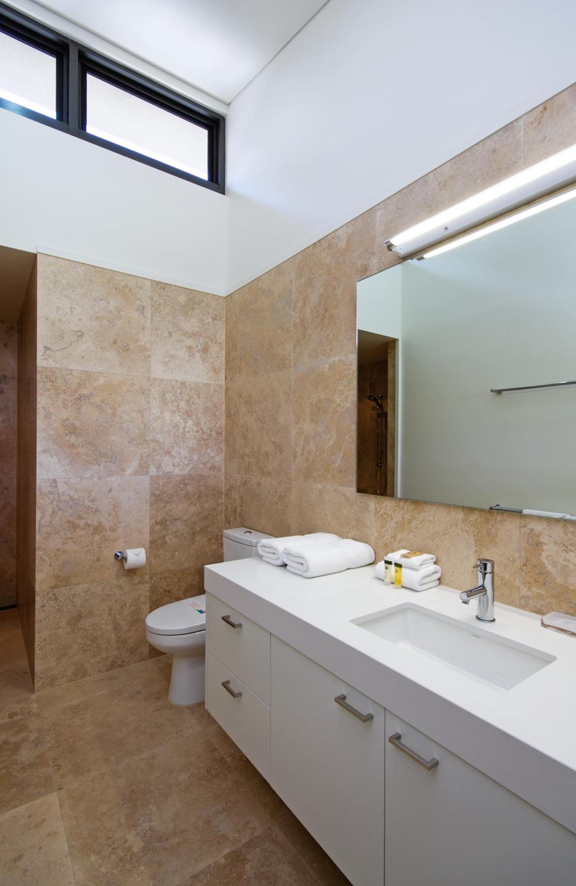Canalfront Retreat, Private Jetty & Pool