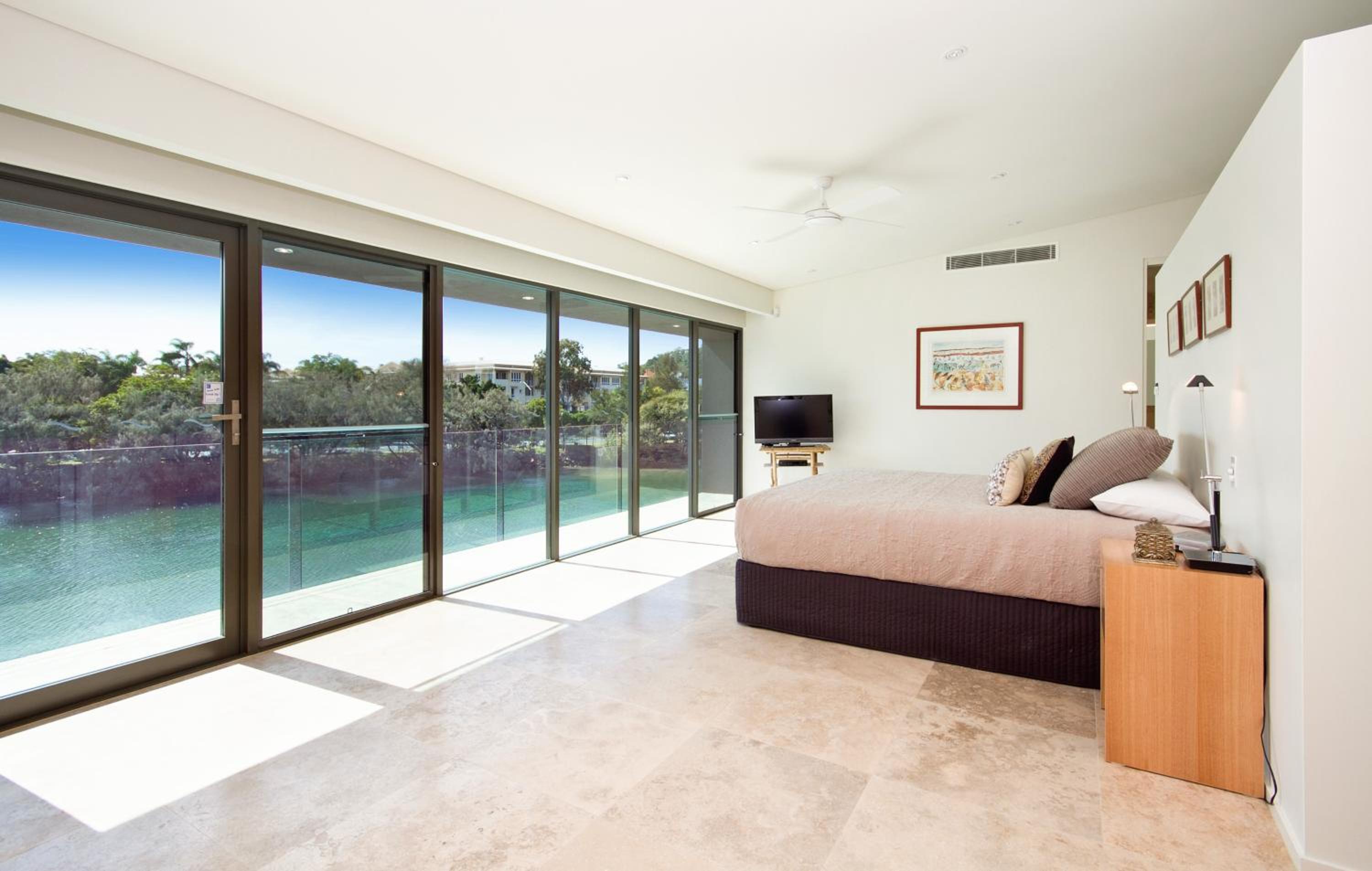 Canalfront Retreat, Private Jetty & Pool