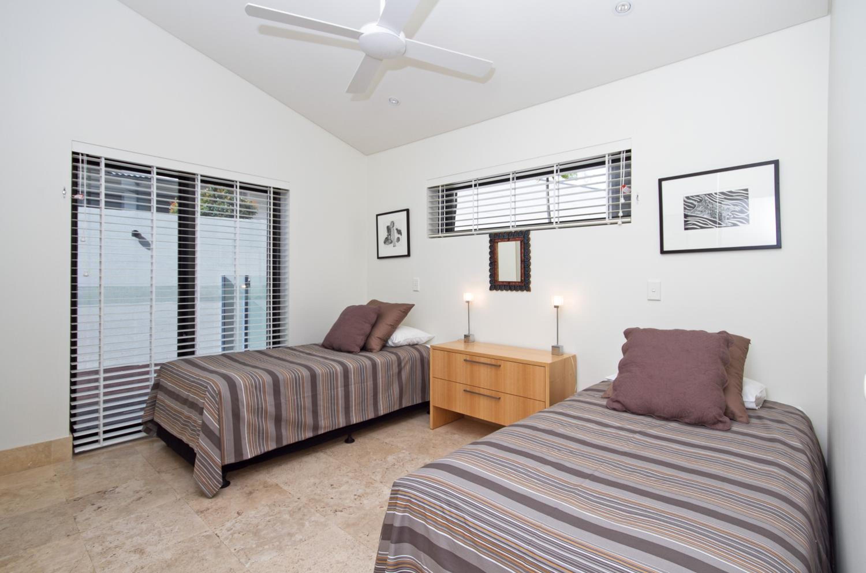 Canalfront Retreat, Private Jetty & Pool