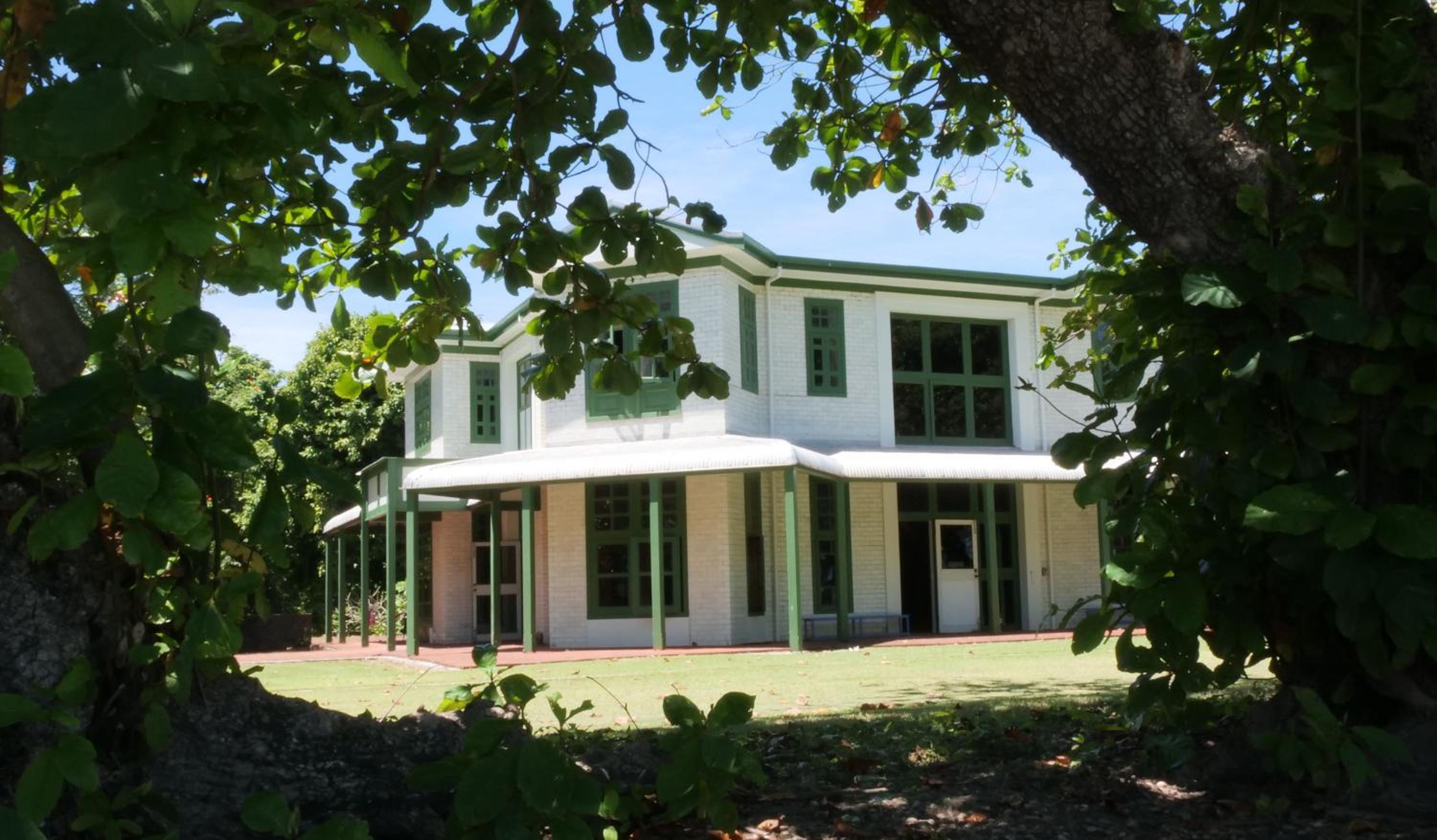 Oceania House Hotel