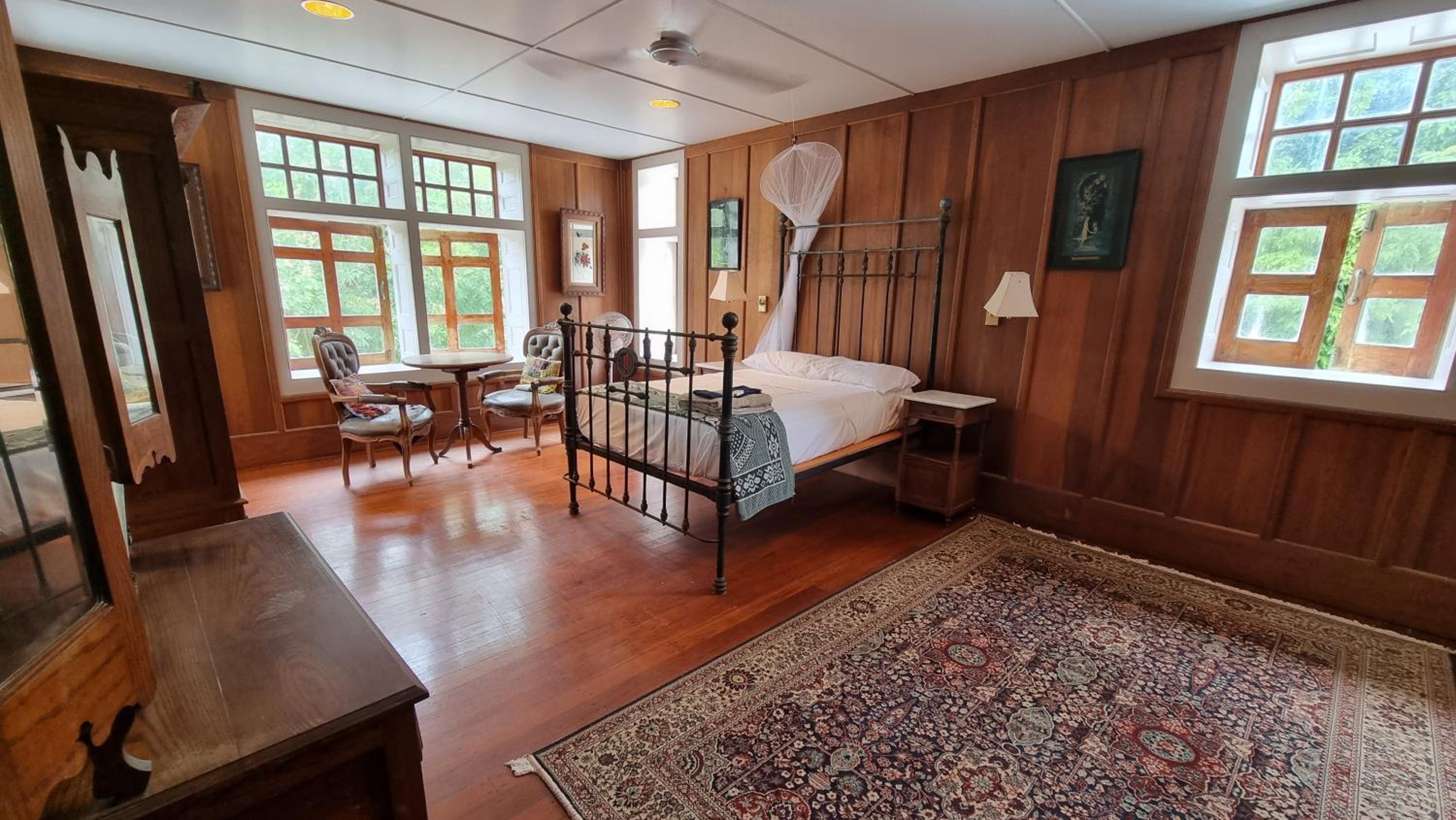 Oceania House Hotel