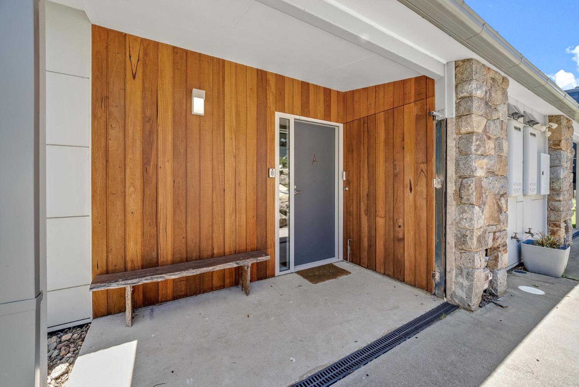 Stillwater Chalet A - Amazing Lakefront 2BR Chalet l BBQ l Gym l Tennis l Indoor Pool