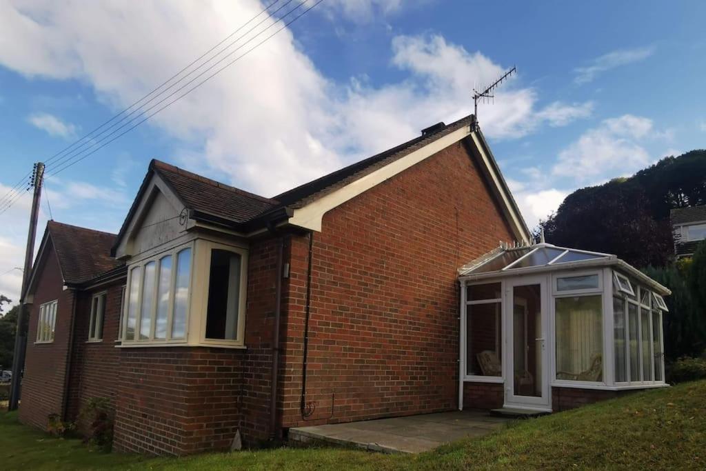 Twyngaer, a spacious 3 bedroom bungalow sleeps 5 view 2