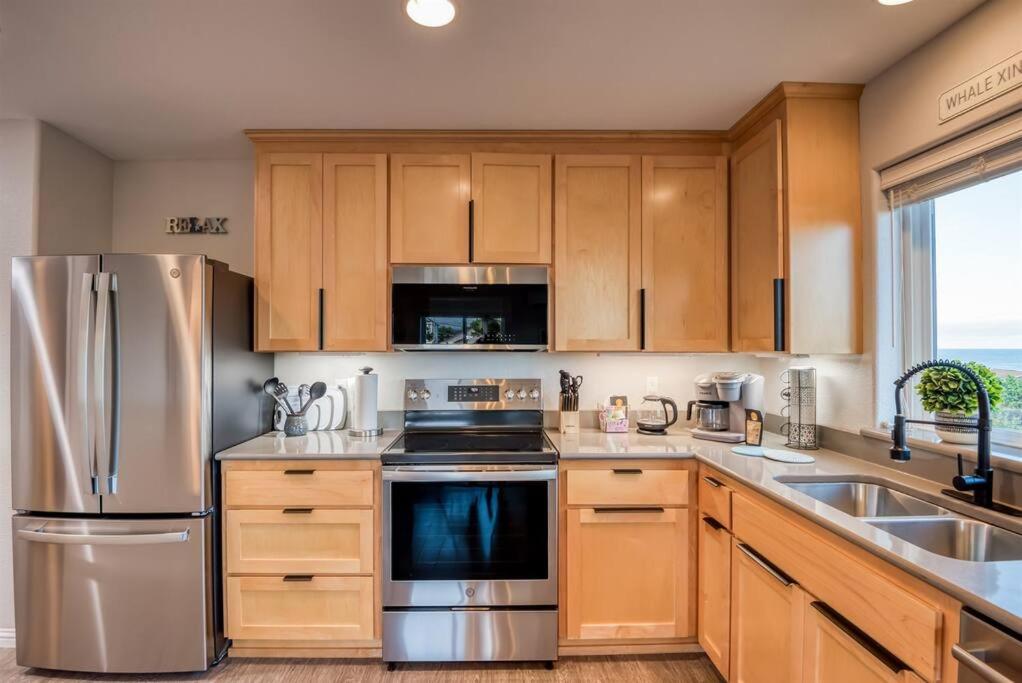 Pacific Peeks 2 - Oceanview Pet Friendly Retreat with EV Charging fee