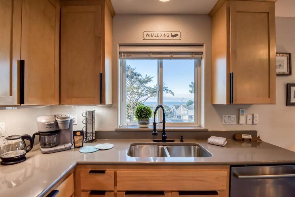 Pacific Peeks 2 - Oceanview Pet Friendly Retreat with EV Charging fee, photo 22