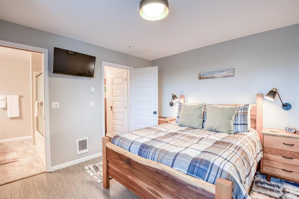 Pacific Peeks 2 - Oceanview Pet Friendly Retreat with EV Charging fee, photo 12