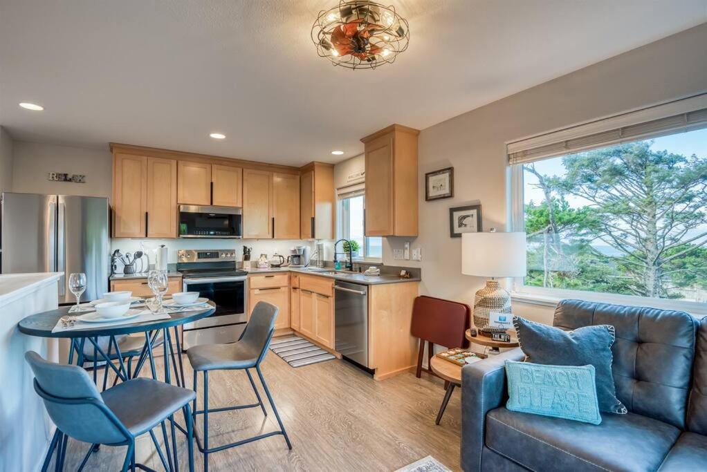 Pacific Peeks 2 - Oceanview Pet Friendly Retreat with EV Charging fee, photo 11