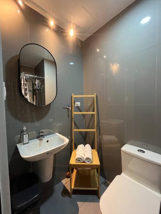Hygge home with Ayala CBD Makati view! NEW!