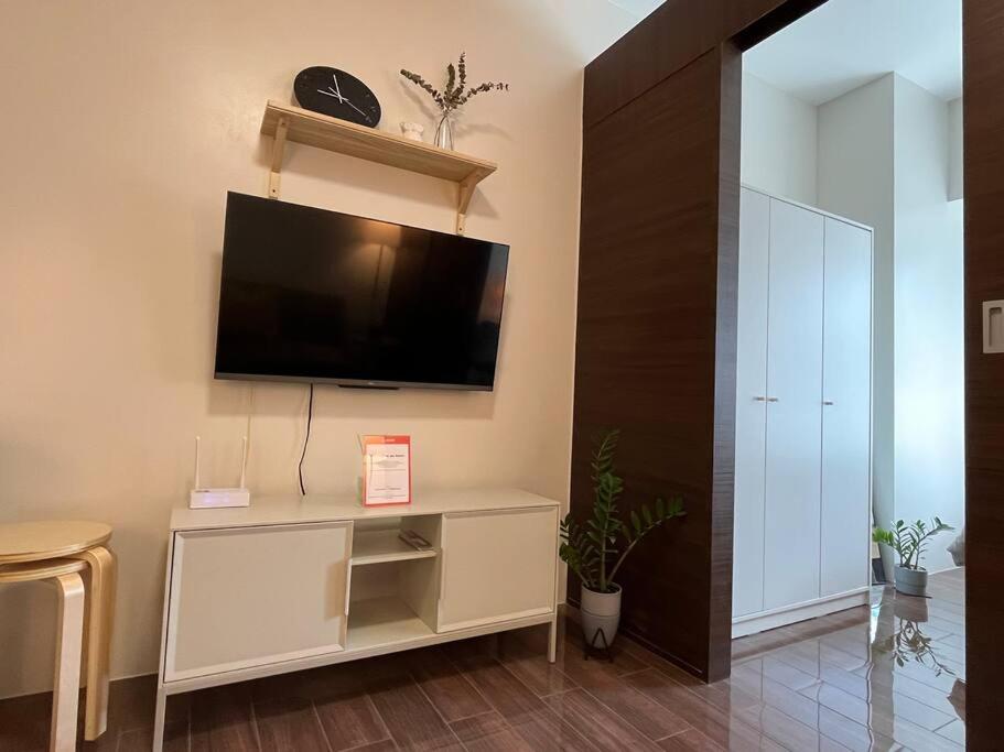 Hygge home with Ayala CBD Makati view! NEW!