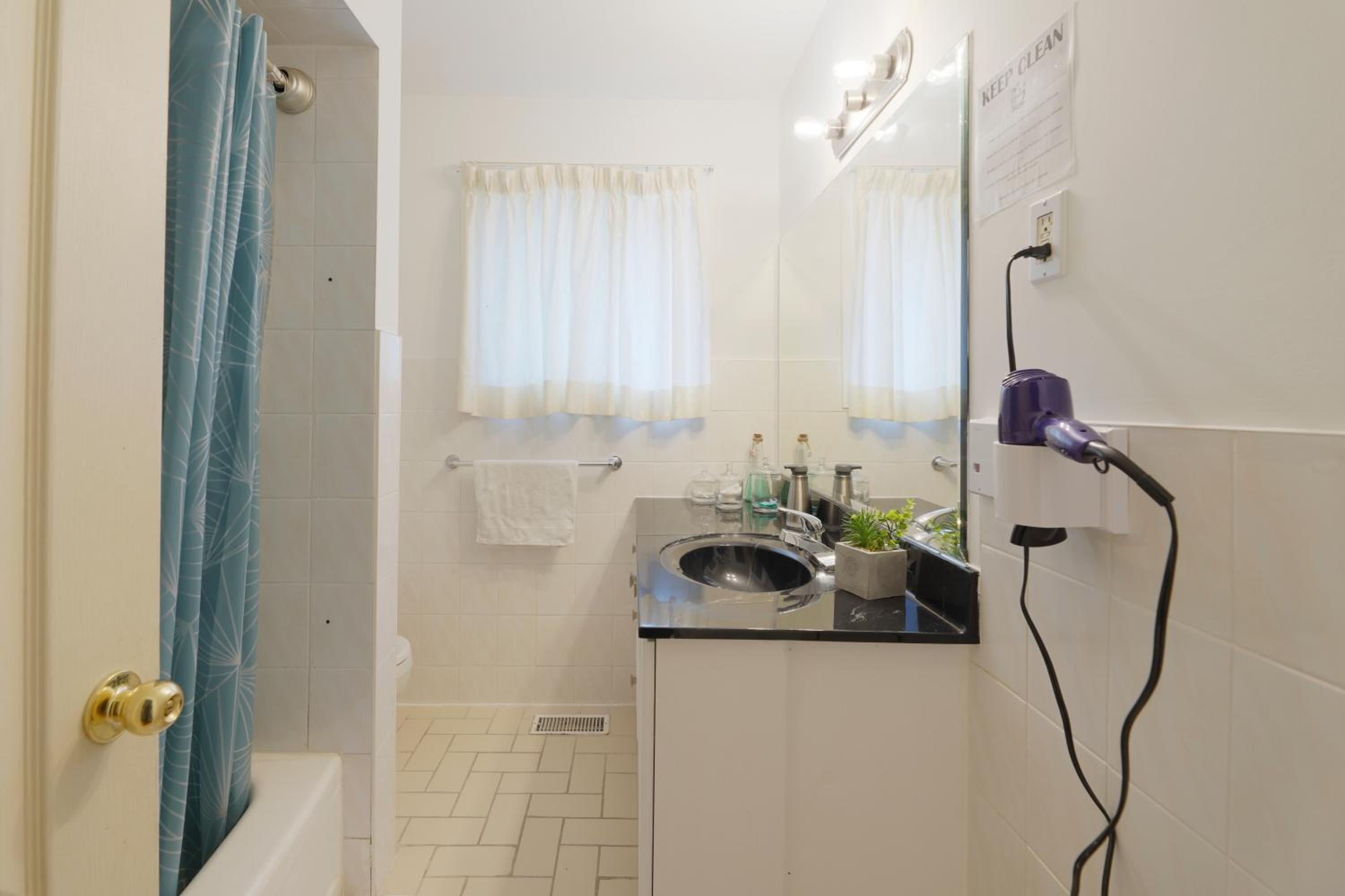 IKONSTAY Harmony Private Room Toronto