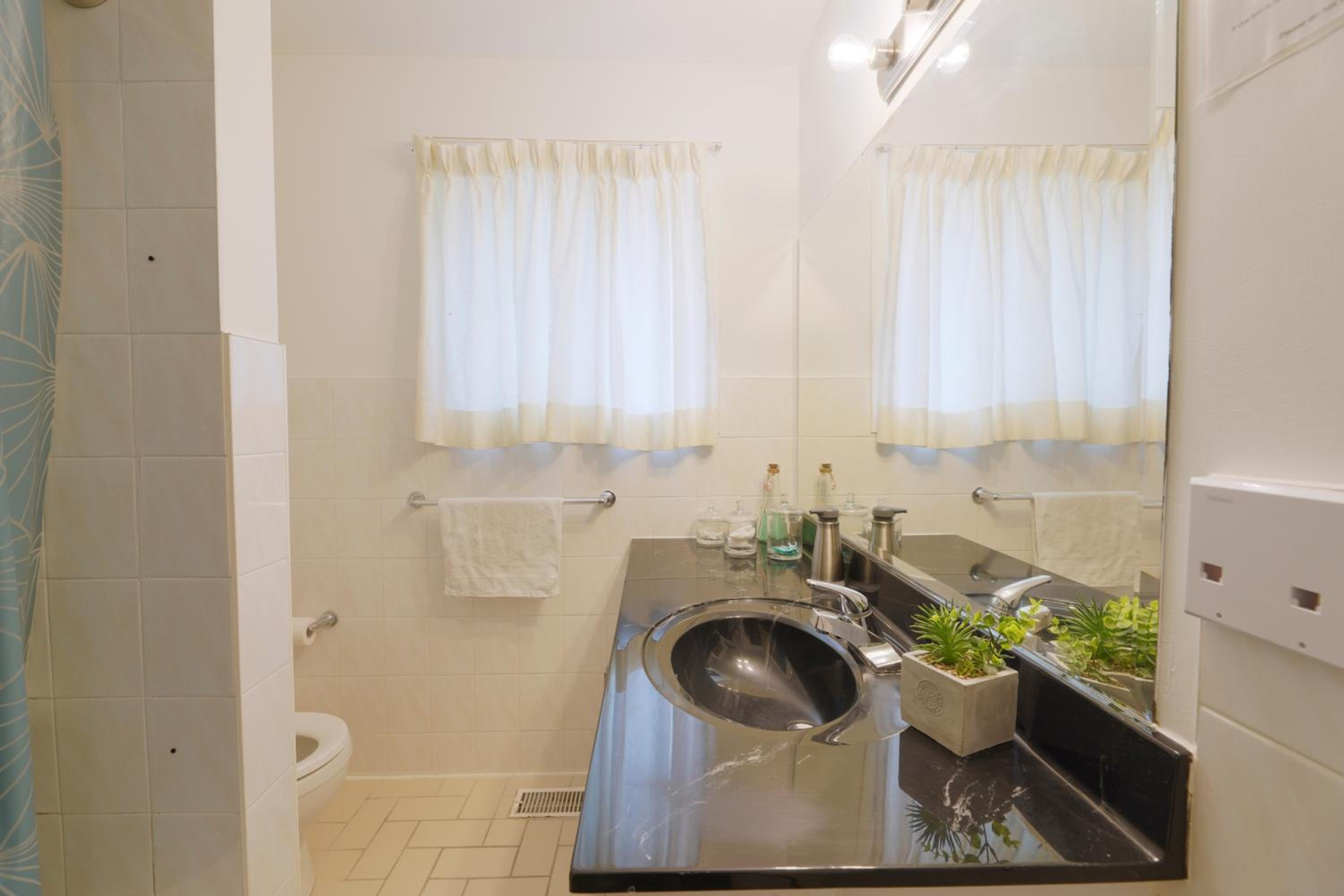 IKONSTAY Harmony Private Room Toronto